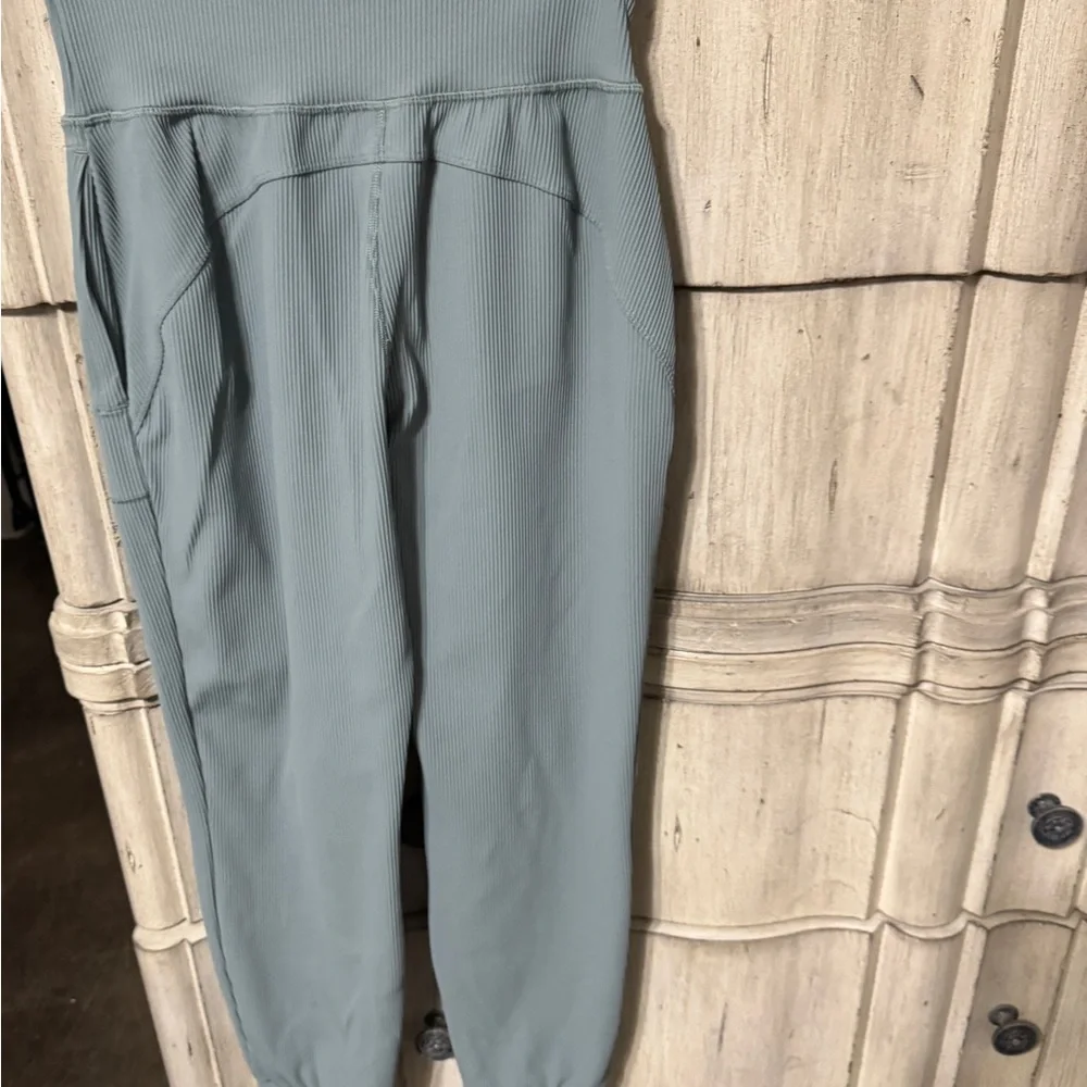 Athleta salutation stash joggers - Picture 3 of 4